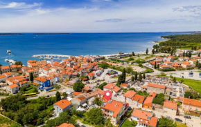 Amazing Apartment In Fazana With Wifi
